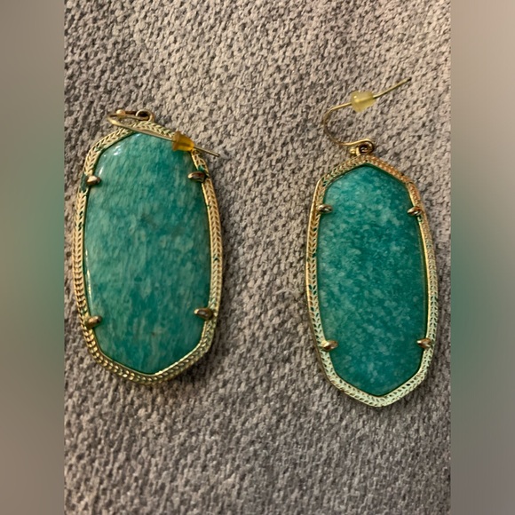 Kendra Scott Rayne green necklace and Danielle earrings set - Picture 4 of 5
